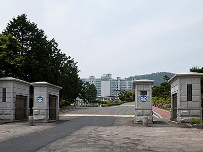 서령학원(서령고등학교, 서령중학교) 교문 전경 썸네일 이미지